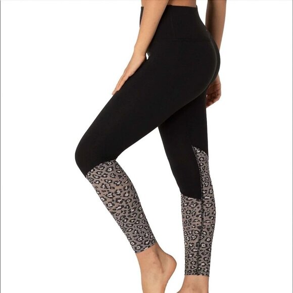 Beyond Yoga Leggings Size Small Black Leopard Back Me Up High Waisted 7/8 Length - Picture 5 of 10